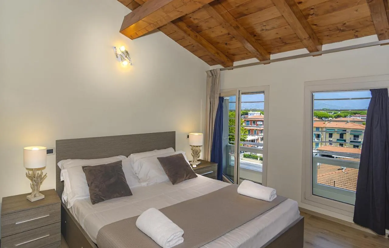 Attico Panoramico Fronte Mare Villa Lido di Camaiore