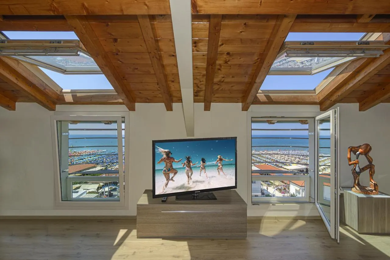Attico Panoramico Fronte Mare Villa Lido di Camaiore Italy