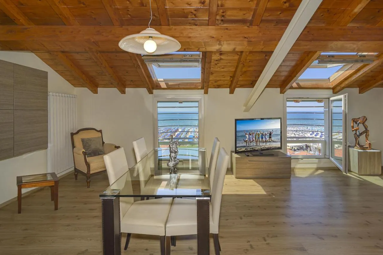 Attico Panoramico Fronte Mare Villa Lido di Camaiore Holiday home