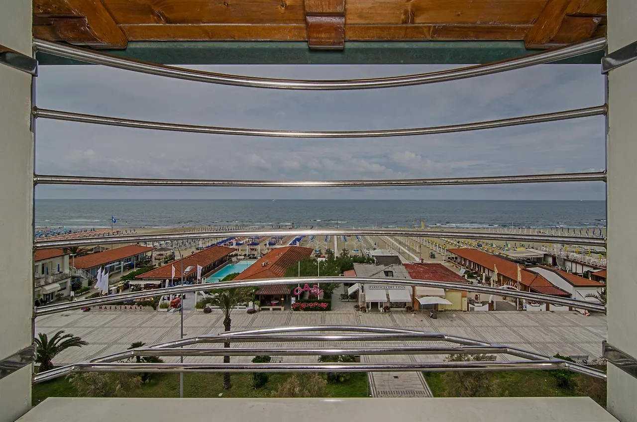 Attico Panoramico Fronte Mare Villa Lido di Camaiore Holiday home
